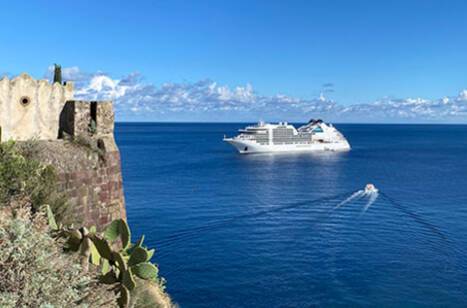 Seabourn Ovation at sea