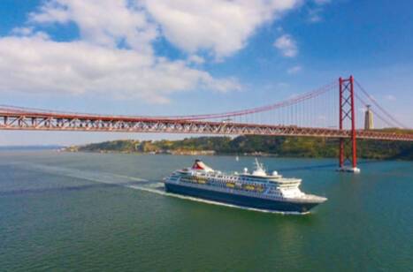 Fred Olsen's Balmoral at sea in Libson