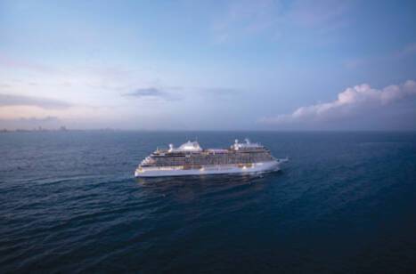 Seven Seas Splendor sailing away from New York