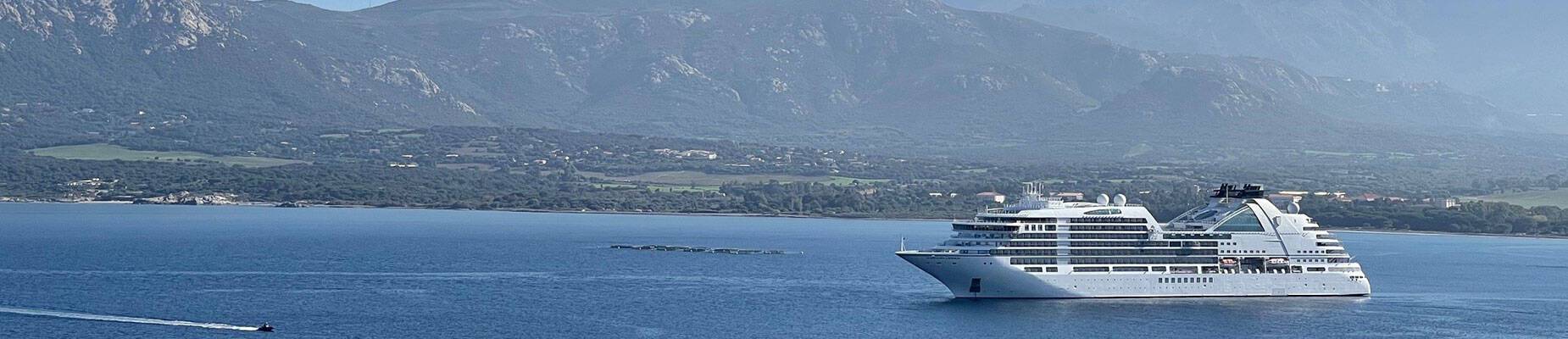 Seabourn Ovation at sea