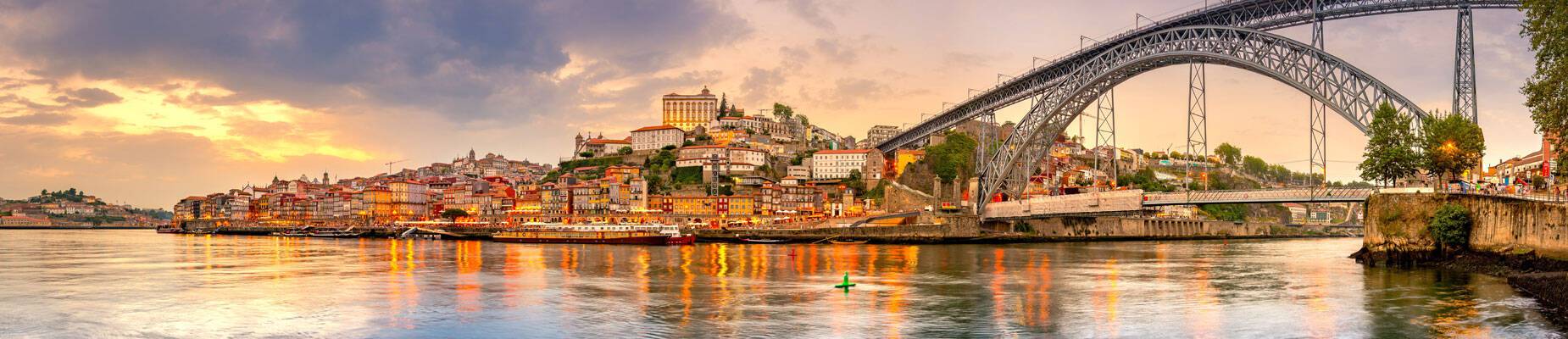Panoramic image of the Douro River in Porto at dusk