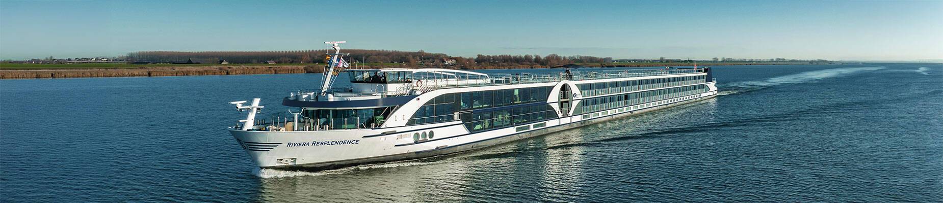 Riviera Resplendence sailing