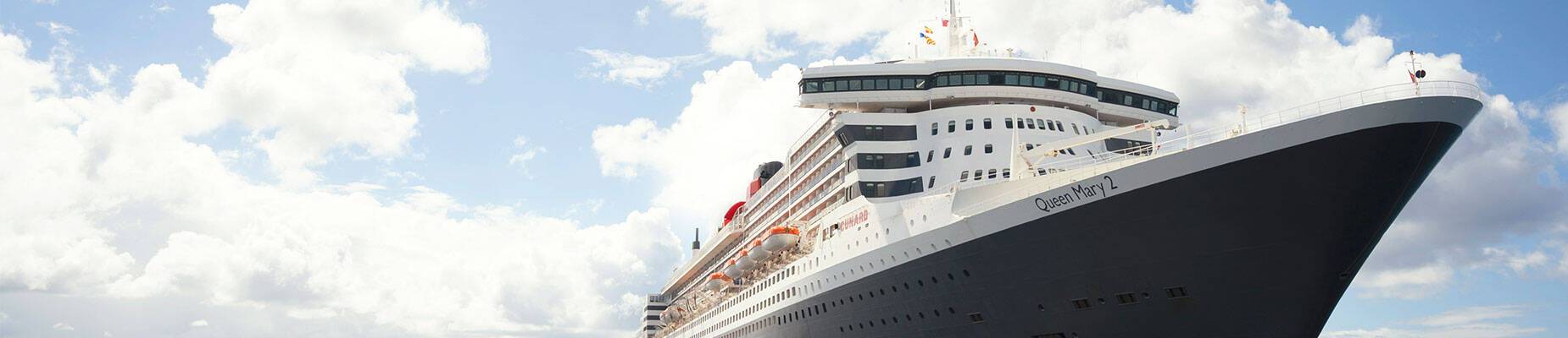 Queen Mary 2 at sea