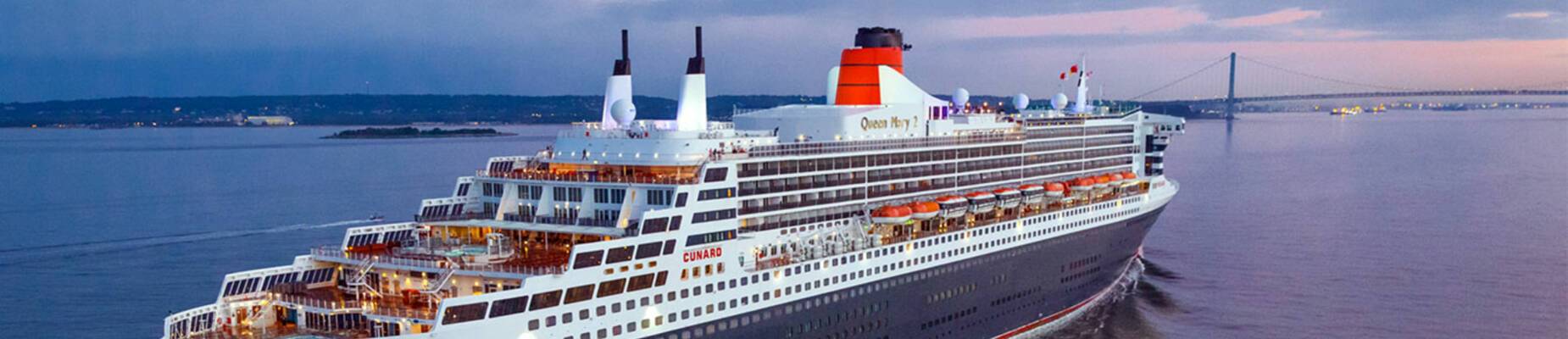 Queen Mary 2 at sea