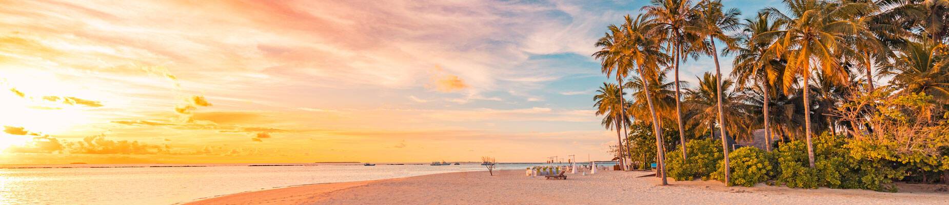 Panoramic image of a beach in the Caribbean at sunset