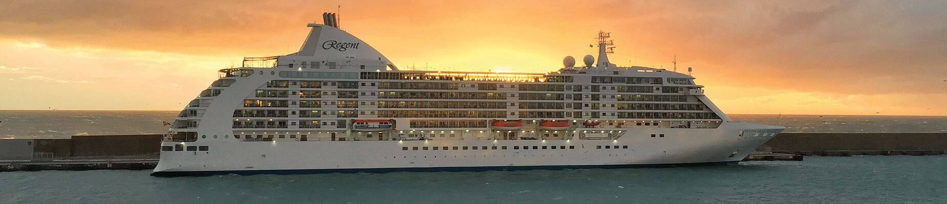 Seven Seas Mariner at sea