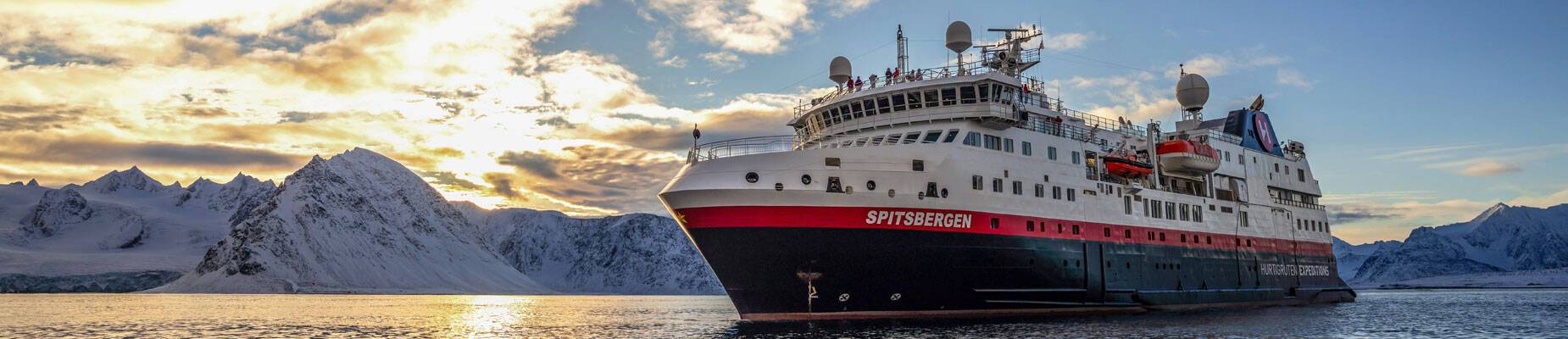 A panoramic image of MS Spitsbergen at sea