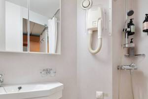 Polar Inside I2 Cabin Bathroom, MS Trollfjord, Hurtigruten