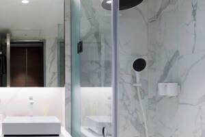 Emerald Sakara Deluxe Balcony Suite Bathroom