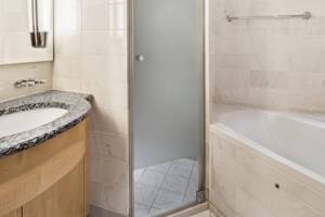 Expedition Suite Bathroom (MG), MS Trollfjord, Hurtigruten