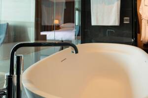 Royal Owner's Suite (RO), Bathtub, Scenic Jewel
