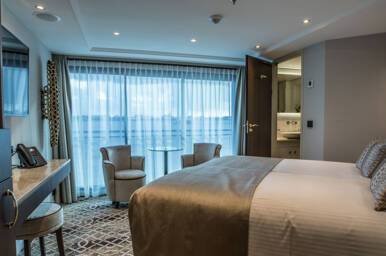 Superior Suite Bedroom (2), MS Geoffrey Chaucer, Riviera Travel