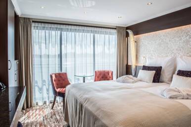 Standard Suite, Diamond Deck, MS Oscar Wilde, Riviera Travel