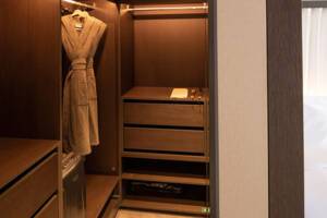 Wardrobe, Spa Suite (SA), Scenic Eclipse II