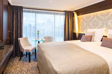 Standard Suite, Diamond Deck, MS Thomas Hardy, Riviera Travel