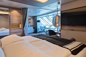 Expedition Suite Bed (MF), ms Roald Amundsen, HX Expeditions