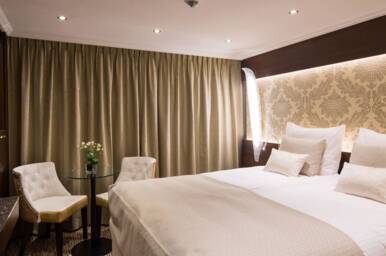 Standard Suite, Emerald Deck, MS Emily Bronte, Riviera Travel