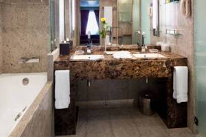 Owners Suite, Bathroom, Seabourn Sojourn