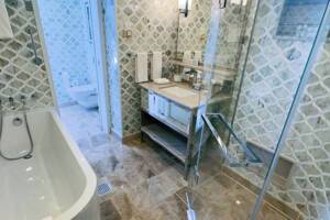 Club World Owners Suite Bathroom on Azamara Journey