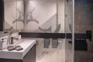 Bathroom, Verandah Suite (A), Scenic Eclipse