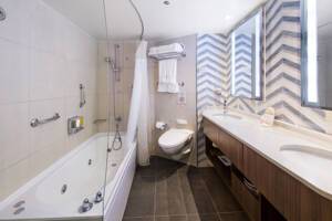 Neptune Suite Bathroom, Eurodam
