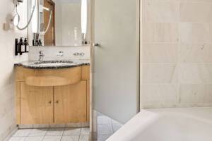 Expedition Suite Bathroom (MG), MS Trollfjord, Hurtigruten