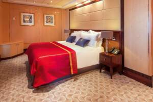Royal Suite Bedroom, Queen Mary 2, Cunard