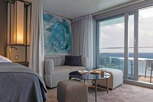 Bedroom, Grand Deluxe Verandah Suite (DD), Scenic Eclipse