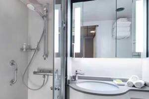 Deluxe Ocean View, Bathroom, Oceania Cruises