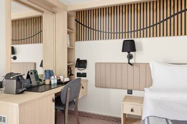 Mini Suite Dressing Area, MS Fram, HX - Configuration may vary