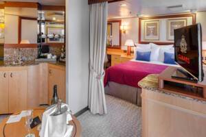 Penthouse Suite Bedroom, Queen Victoria, Cunard