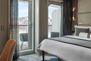 Owner's Suite bedroom, Silver Endeavour