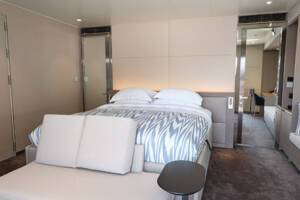 Emerald Sakara Yacht Suite Bedroom