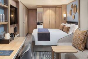 Balcony Cabin Living Area (GE), Iona