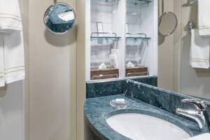 Penthouse Suite Bathroom, Queen Victoria, Cunard