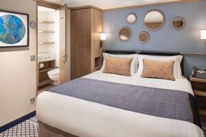 Inside Bedroom (PE), Iona