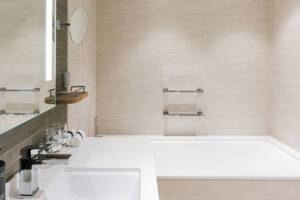 Expedition Large Suite Bathroom MD, HX Expedition