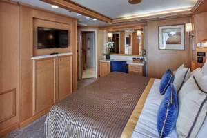 Grand Suite Bedroom, Queen Elizabeth, Cunard