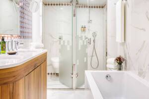Grand Suite Bathroom, S.S. São Gabriel, Uniworld