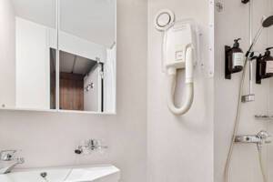 Arctic Superior Cabin Bathroom (U2D), MS Trollfjord, Hurtigruten