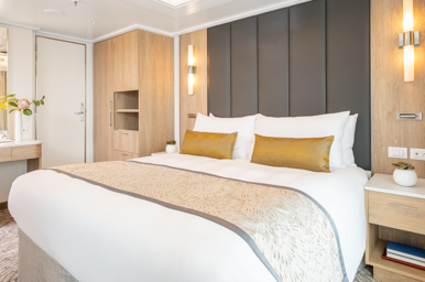 Vista Suite Bedroom, Sun Princess, Princess Cruises