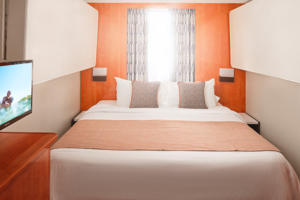 1-Bedroom Obstructed View Family Suite, Pride of America