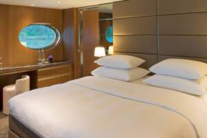 Bedroom, Royal Panorama Suite (RP), Scenic Opal