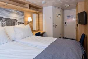 Polar Outside Cabin (J2D), Kong Harald