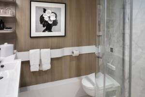 Concierge Class bathroom, Celebrity Ascent