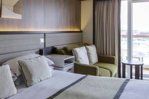 Balcony with Sofa (Obstructed View) Bedroom, Britannia, P&O Cruises