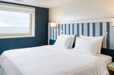 Explorer Cabin (EE) Bedroom, MS Santa Cruz II, HX