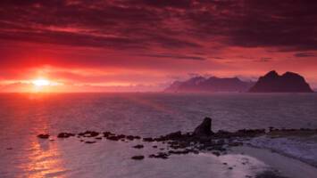 View CruiseNo-Fly 2027 Land of the Midnight Sun & Summer SolsticeDeal