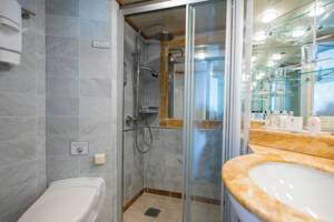 Penthouse Suite Bathroom, Seven Seas Mariner, Regent Seven Seas