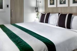 Celebrity Suite bedroom, Celebrity Ascent